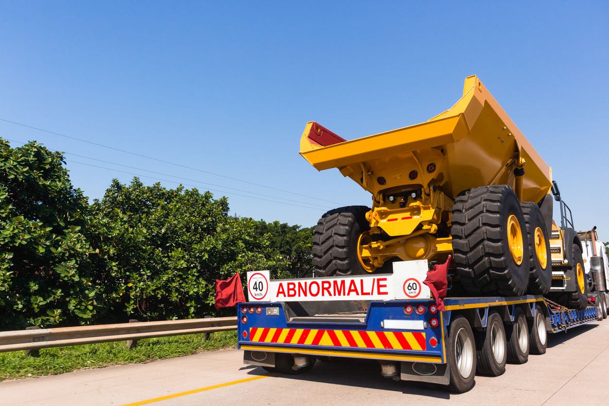 Guide to Pilot Cars and Heavy Haul Transportation Ensuring Safe Transport Across America